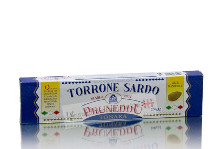 Torrone aus Tonara mit Mandeln